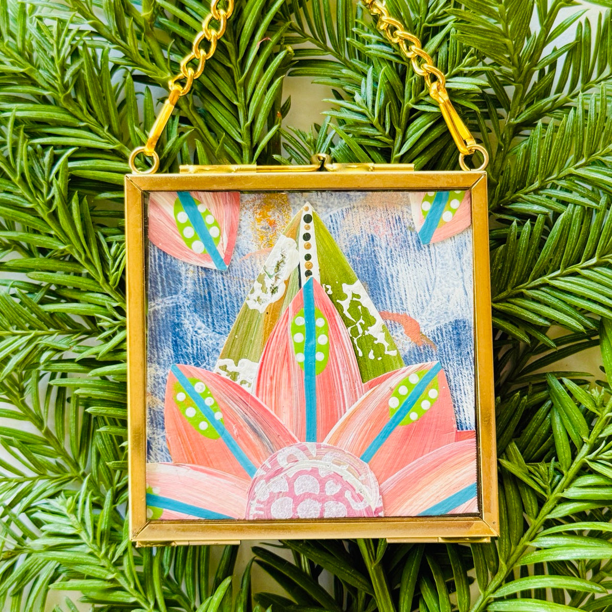 "Coral Shell" 2.5 X 2.5-inch Hanging Frame